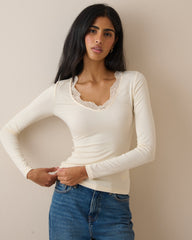 Krem Scalloped Dantel Detaylı Modal Kumaş Rich Bluz