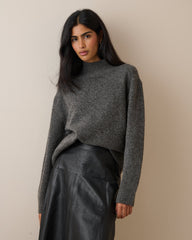 Charcoal Gri Dik Yaka Kazak