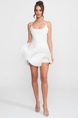 Işıltılı Süslemeler ve Fırfırlı Peplum Etek Detaylı Babydoll Mini Elbise - Beyaz