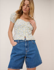 Orta Ton Yıkamalı Denim Bermuda Şort