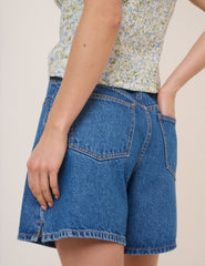 Orta Ton Yıkamalı Denim Bermuda Şort