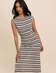 Kahverengi ve Krem Çizgili Kayık Yaka Colbie Maxi Boy Elbise