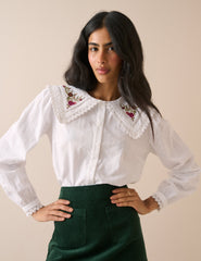 Beyaz İşlemeli Oversize Yaka Detaylı Bluz