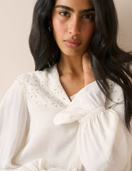 Fildişi Oversize Yakalı Bluz