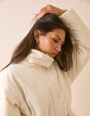 Krem Dik Yaka Rahat Puffer Ceket