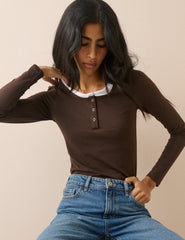 Kahverengi Çift Katmanlı Henley Bluz