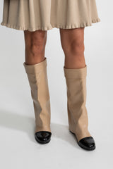 Rugan Kep Burun Detaylı Katlı Knee-yüksek Bot - Bej/Siyah