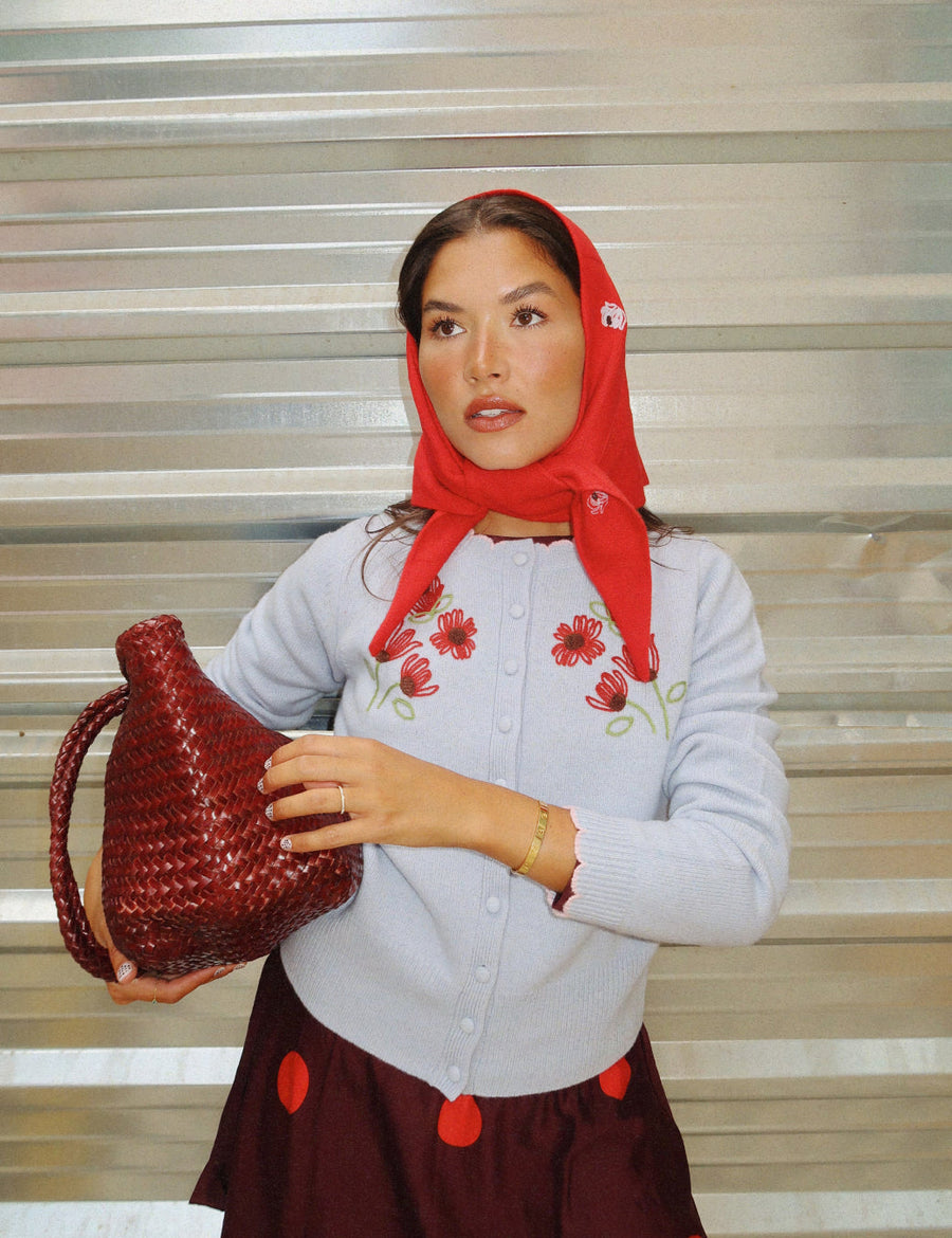 Belverosa X TBCo Kırmızı Çiçek Desenli Yün Üçgen Fular