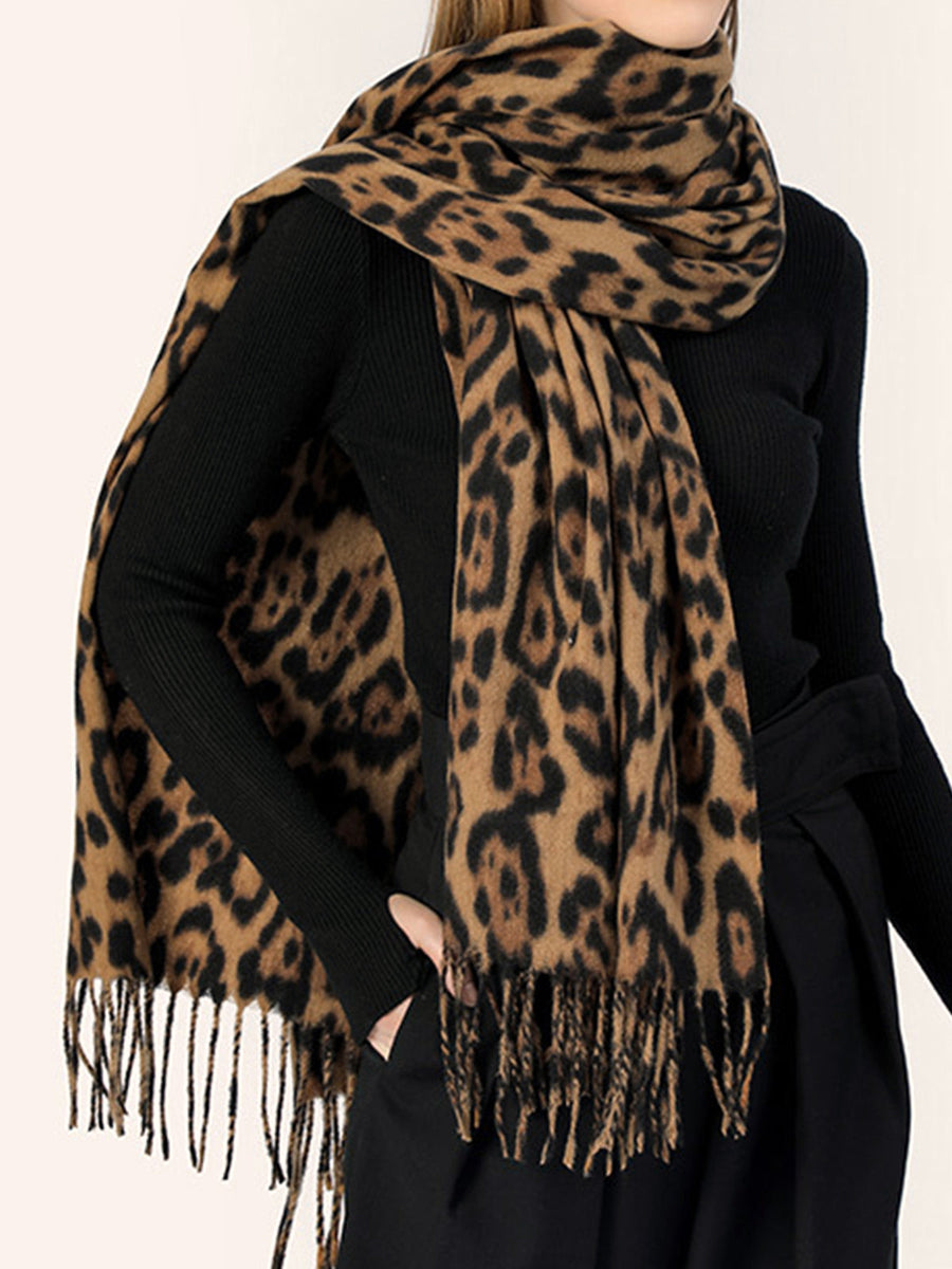 Leopar Desenli Püsküllü Sıcak Atkı