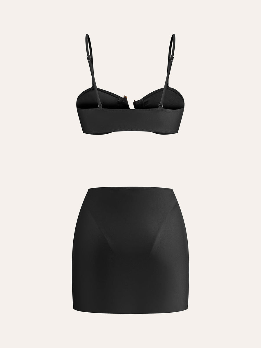 Altın Detaylı Bikini Takımı ve Etekli