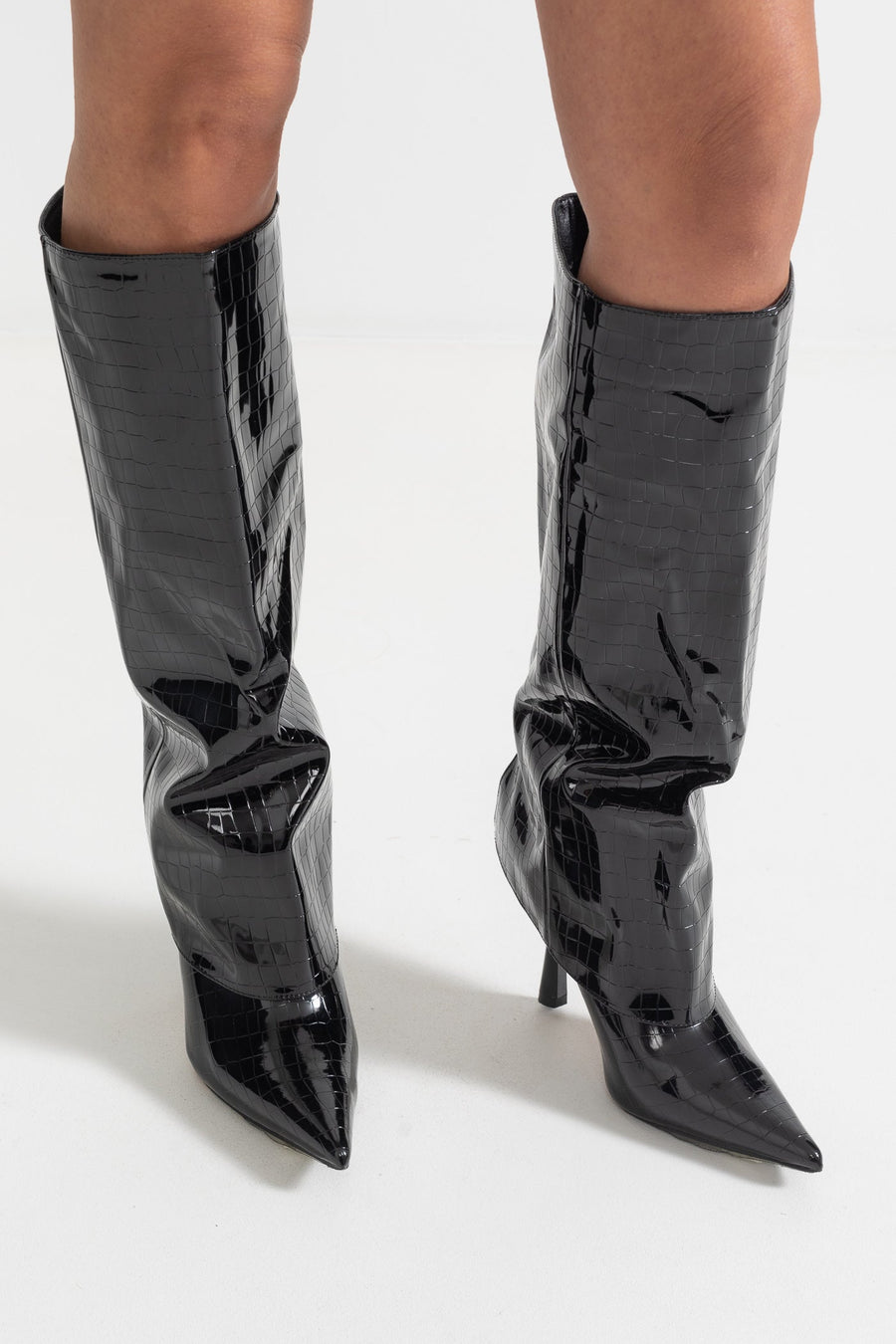 Knee-yüksek Alligator Skin Desen Sivri Bot - Siyah