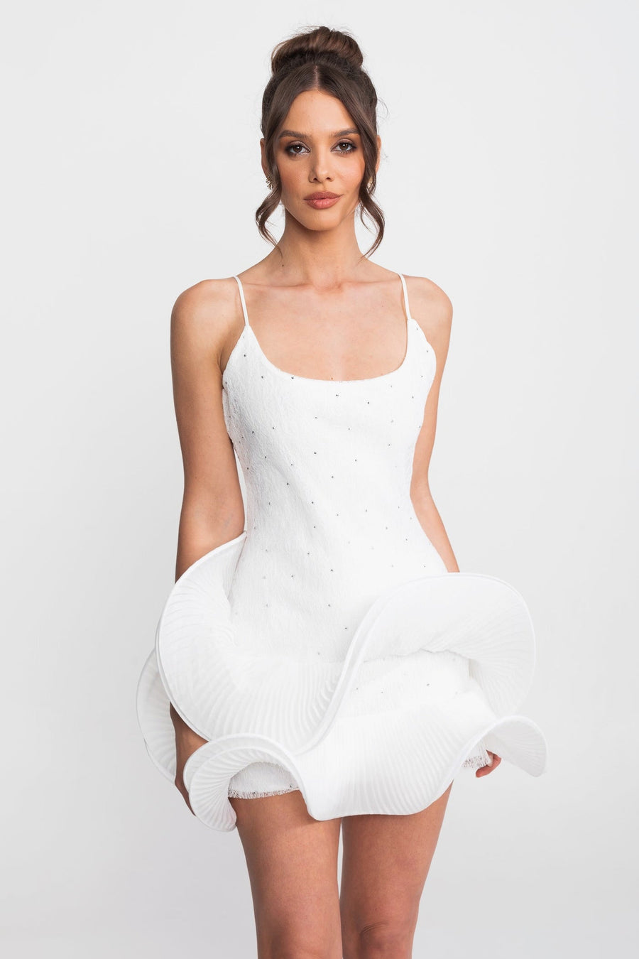 Işıltılı Süslemeler ve Fırfırlı Peplum Etek Detaylı Babydoll Mini Elbise - Beyaz