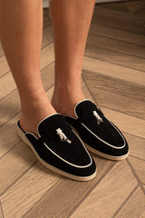 Kontrast Taban ve Metal Süsler Detaylı Süet Loafers - Siyah/Beyaz