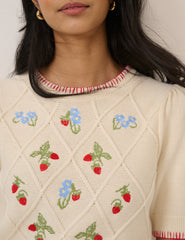 Krem Strawberry İşlemeli Örgü Tişört
