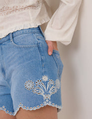Mavi Denim İşlemeli Şort