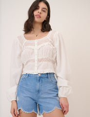 Mavi Denim İşlemeli Şort