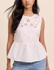 Beyaz Çiçek Desenli Ajur İşlemeli Vera Peplum Bluz