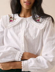 Beyaz İşlemeli Oversize Yaka Detaylı Bluz