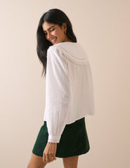 Beyaz İşlemeli Oversize Yaka Detaylı Bluz