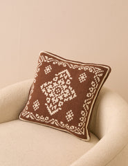 Kahverengi ve Krem Jakarlı Örgü Cushion Cover