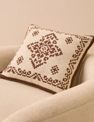 Kahverengi ve Krem Jakarlı Örgü Cushion Cover