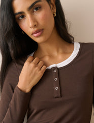 Kahverengi Çift Katmanlı Henley Bluz