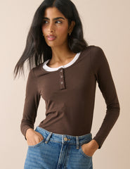 Kahverengi Çift Katmanlı Henley Bluz