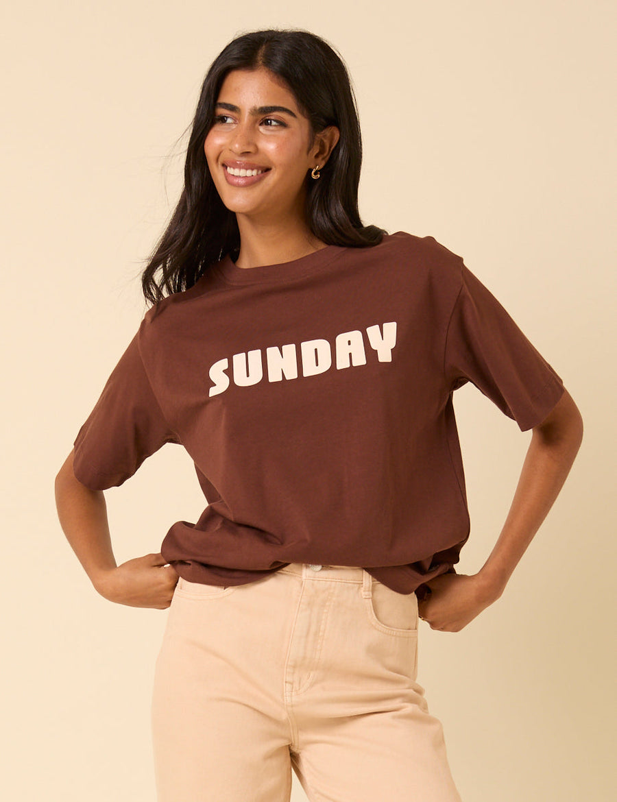 Kahverengi Sunday Baskılı Tişört
