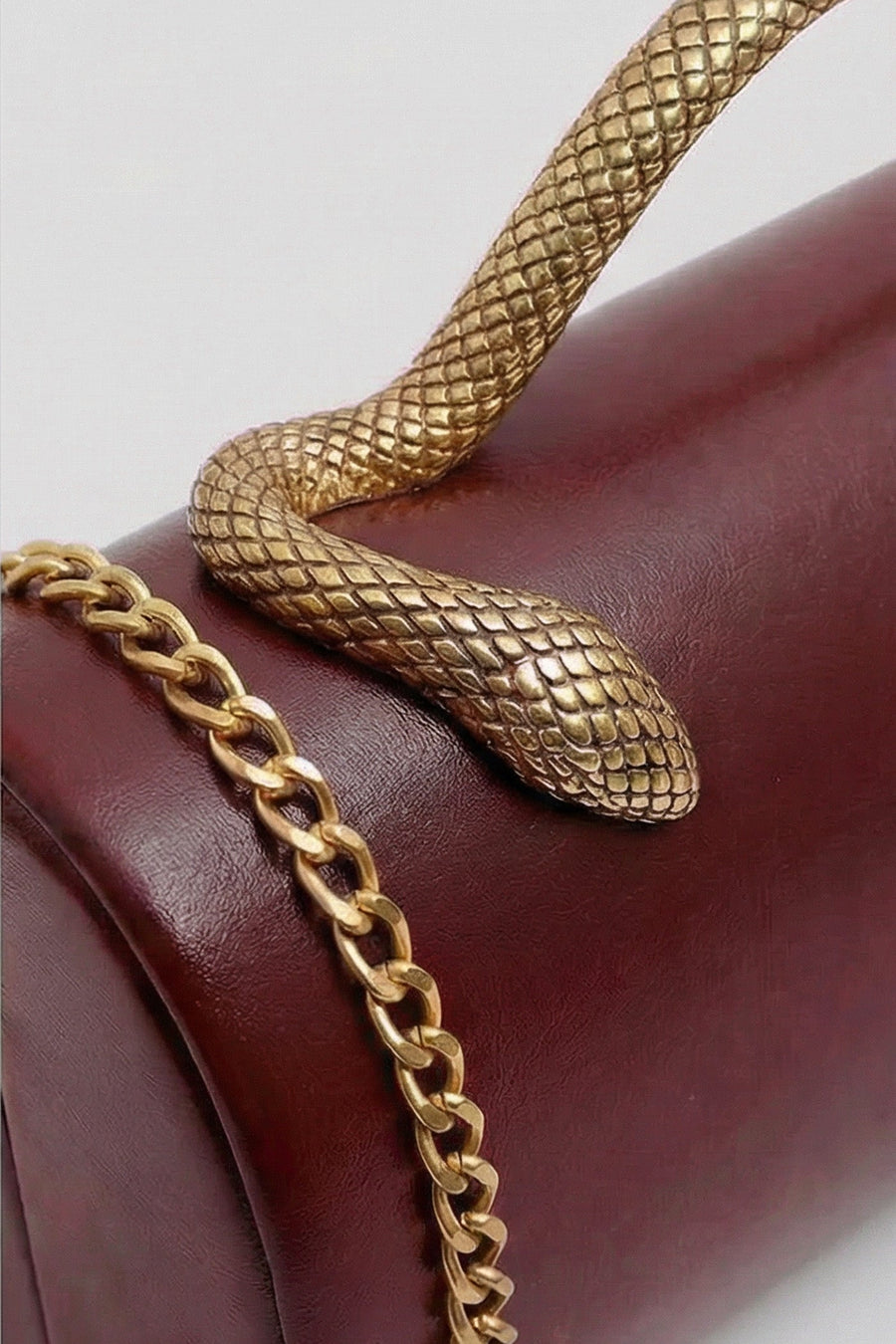Yılan Sap ve Altın Zincir Detaylı Yapılandırılmış Clutch Çanta - Bordo
