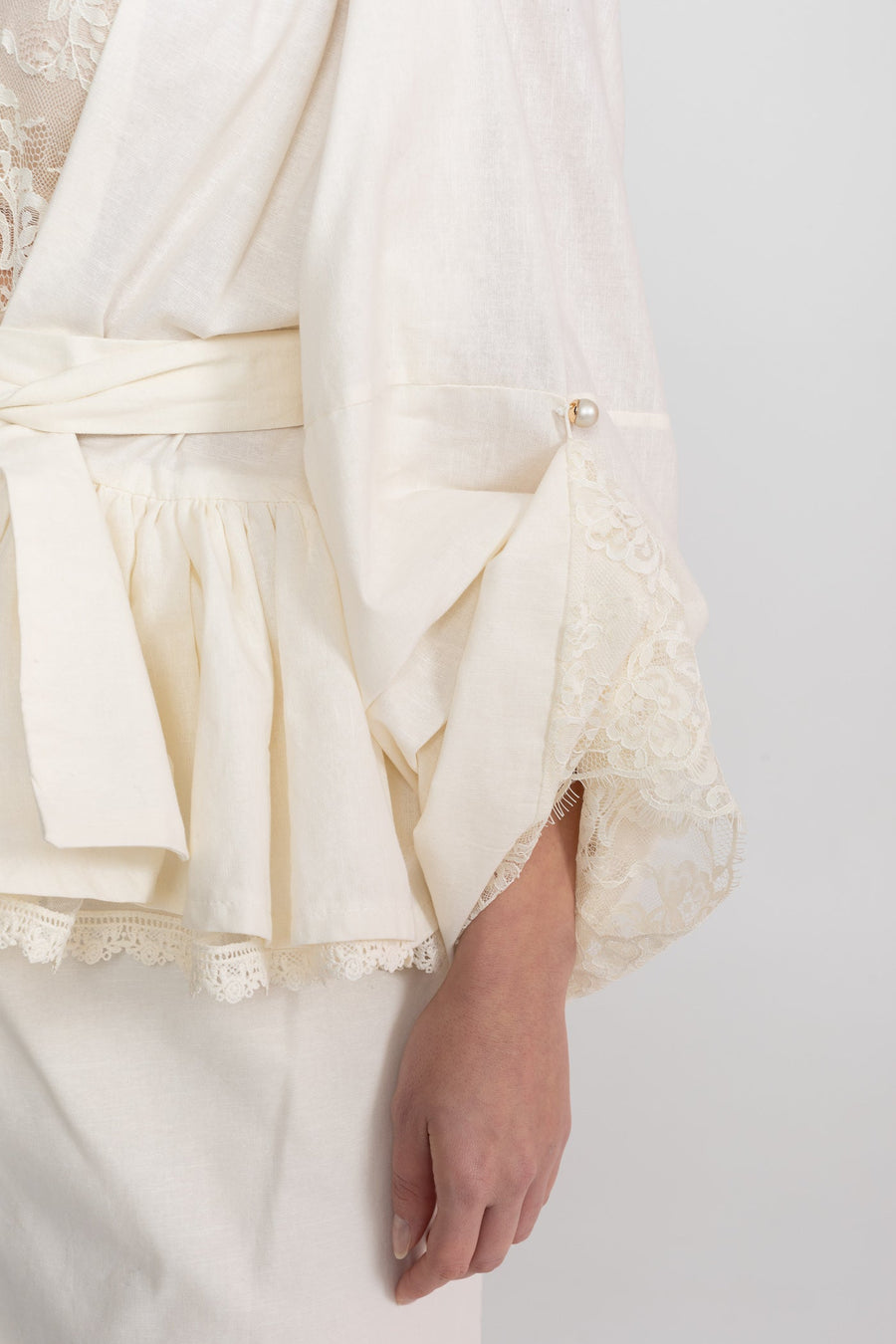 Dantel Panel Detaylı Kemerli Peplum Takım - Fildişi