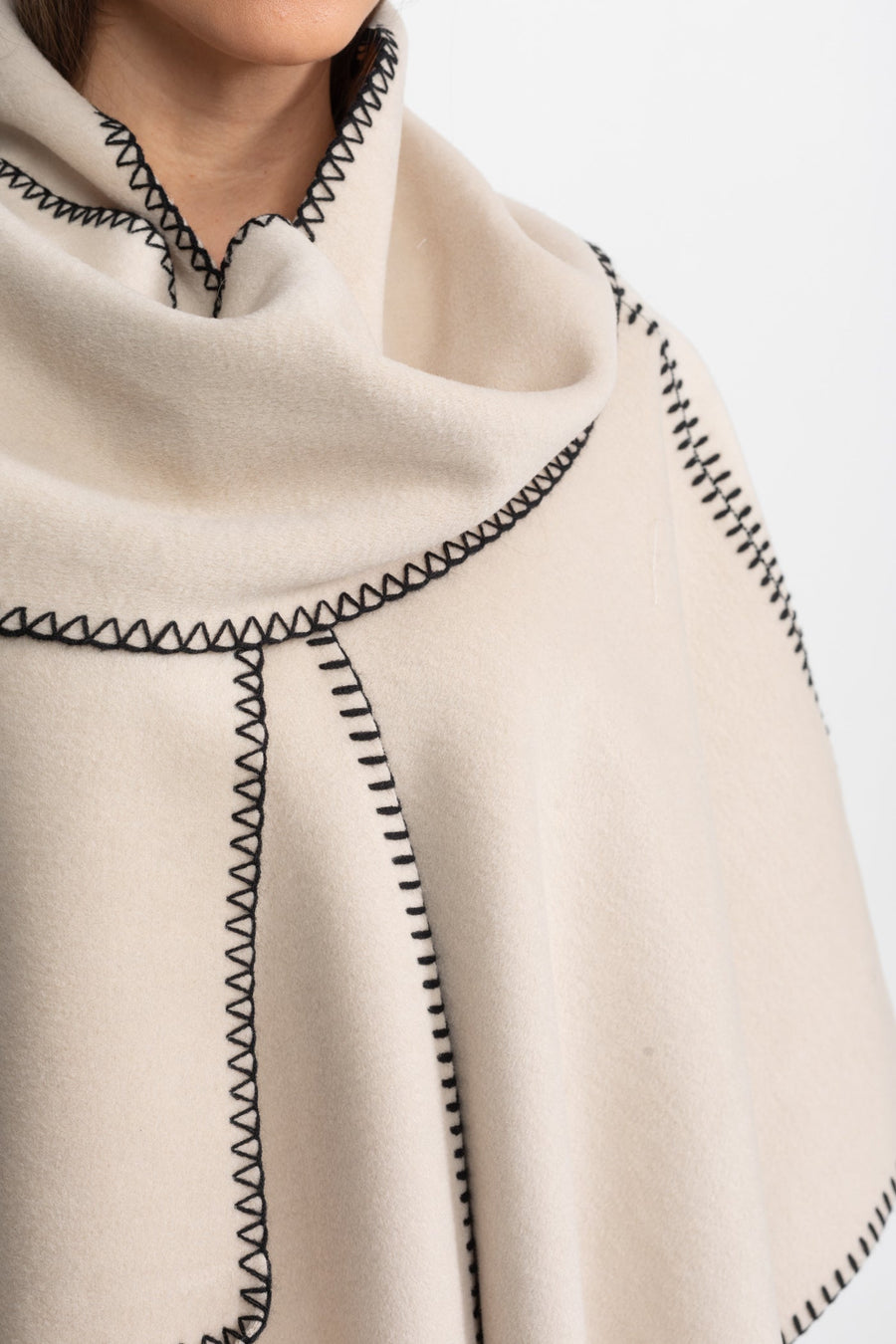 Kontrast Whipstitch Kenar Şeridi Detaylı Yün Karışımlı Poncho - Fildişi