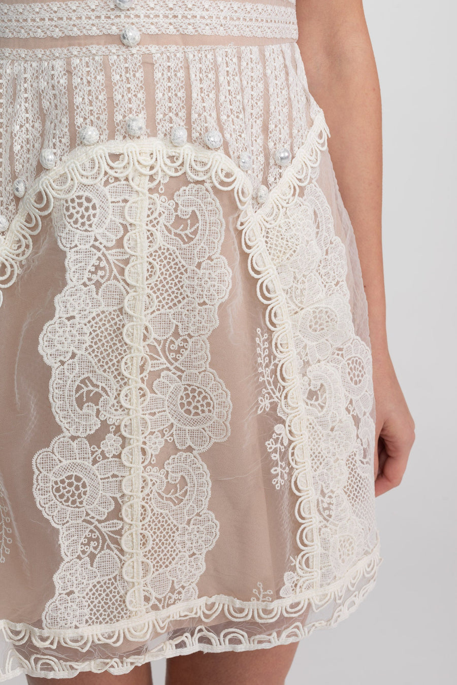 Transparan Roba ve İnci Düğme Detay Kep Kol Mini Elbise - Fildişi