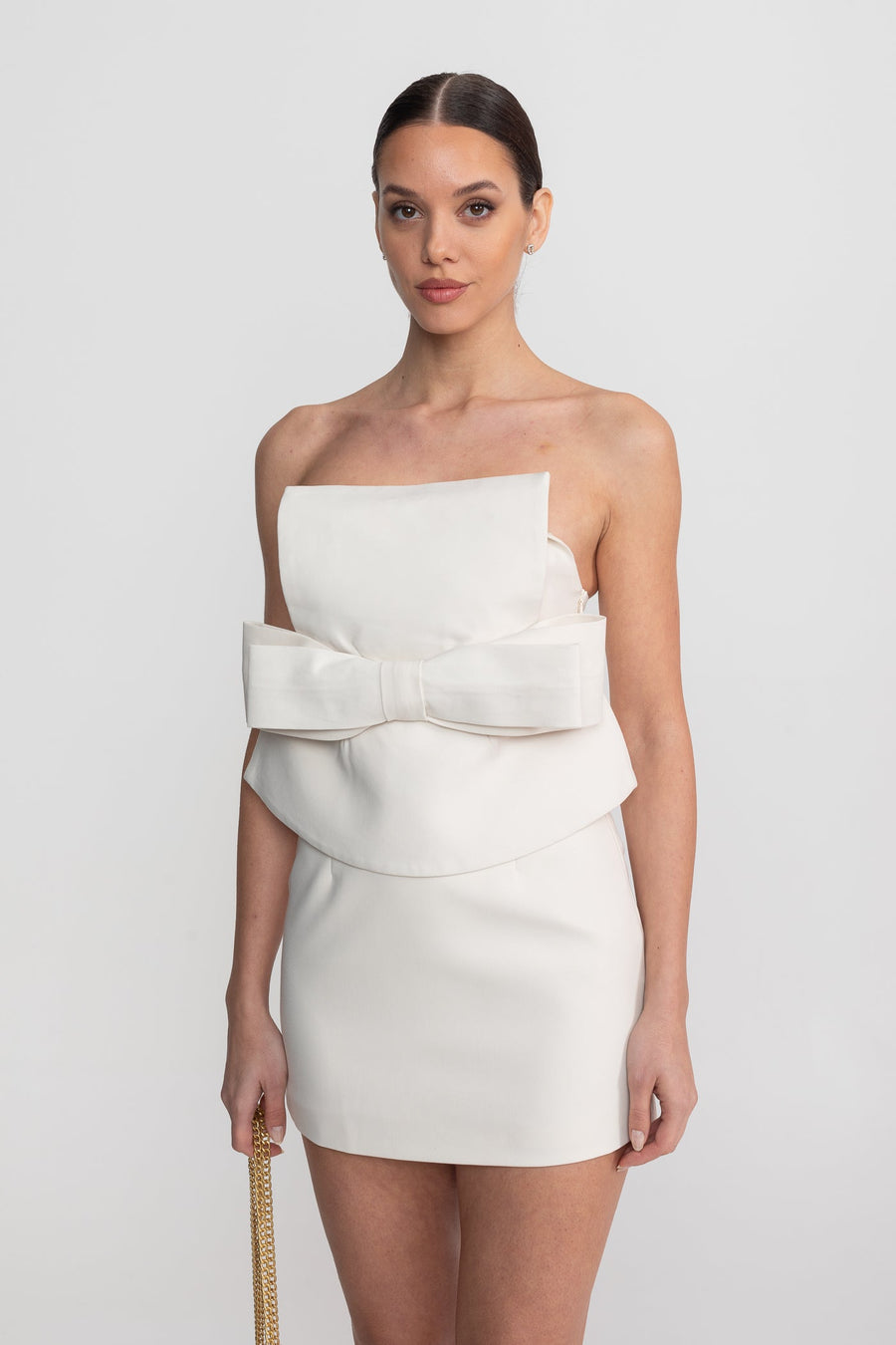 Büyük Fiyonk Bel ve Peplum Katman Detaylı Askısız Mini Elbise - Beyaz
