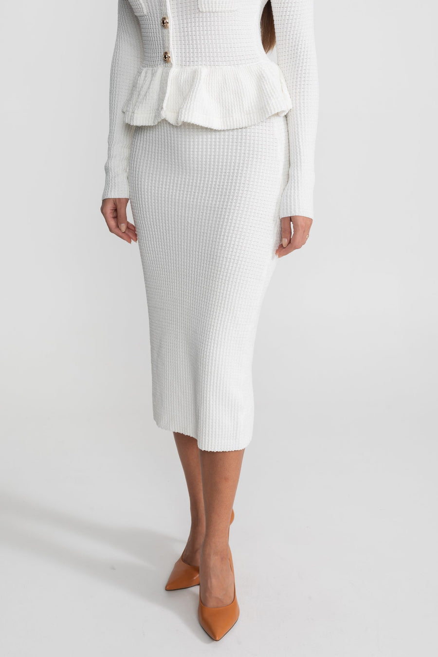 Peplum Bel ve Altın Düğmeler Detaylı Dokulu Triko Elbise - Beyaz