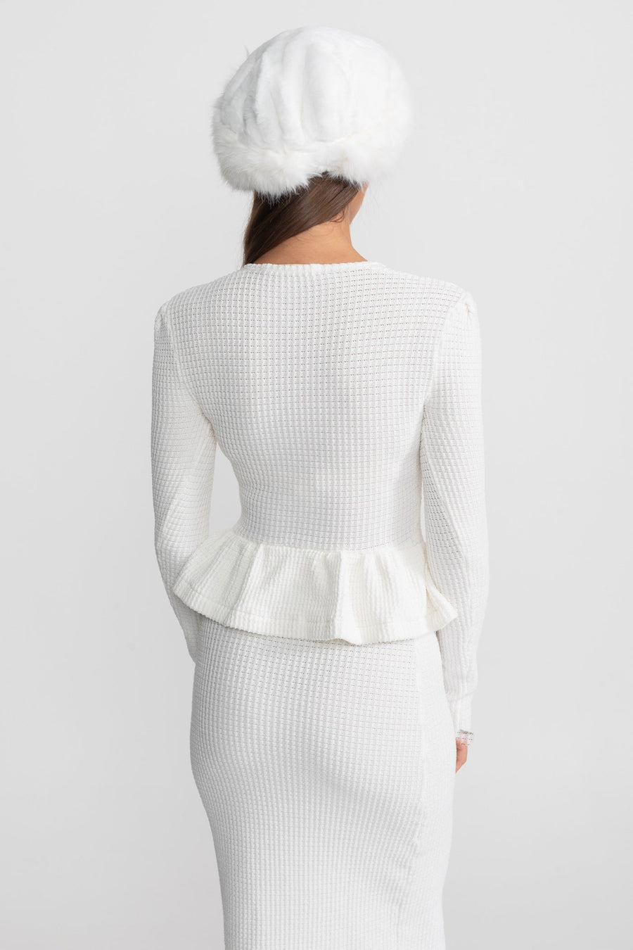 Peplum Bel ve Altın Düğmeler Detaylı Dokulu Triko Elbise - Beyaz